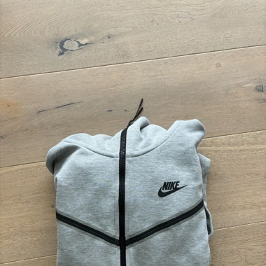 Grey nike tech