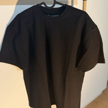 T-shirt nero oversize