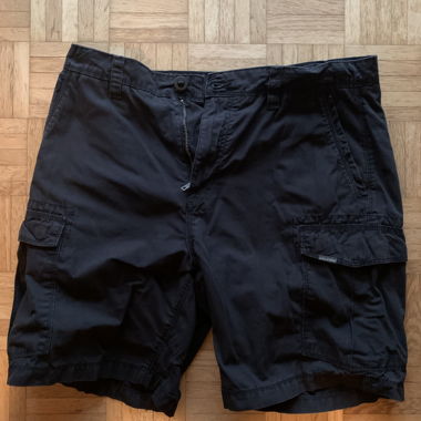 Volcom black cargo shorts size 34