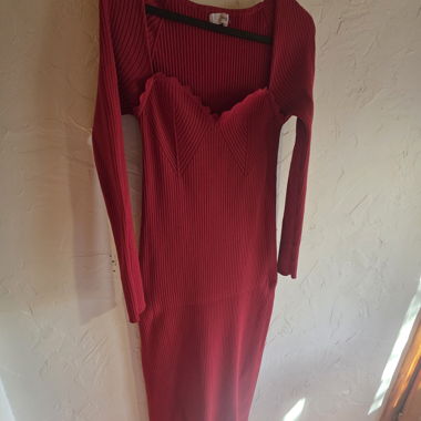 Robe moulante rouge à manches longues