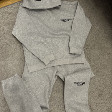 Ensemble survetement Essentials gris