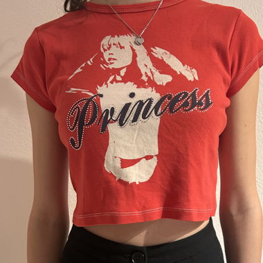 Subdued tee princess