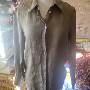 Chemise kaki en lin à manches longues