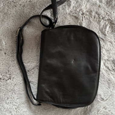 Sac bandoulière en cuir noir