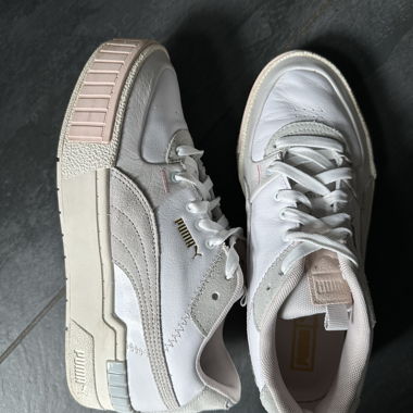 Scarpe Puma bianche e rosa