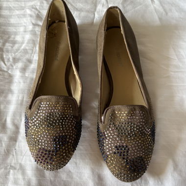 Braune Wildleder‑Mokassins mit Strass