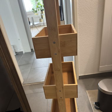 Kleines Regal aus Holz