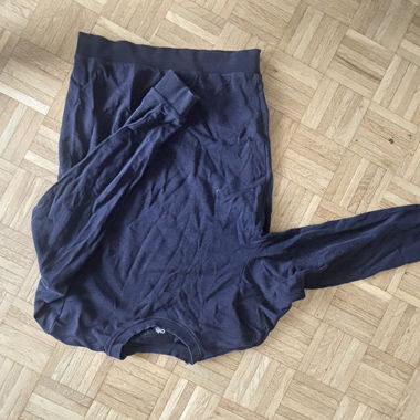 Dunkelblauer Langarm-Pullover