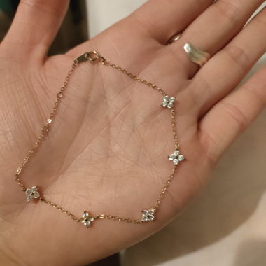 Bracelet fin à fleurs en argent doré