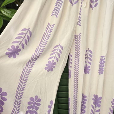 Viscosehose in Flieder/Creme