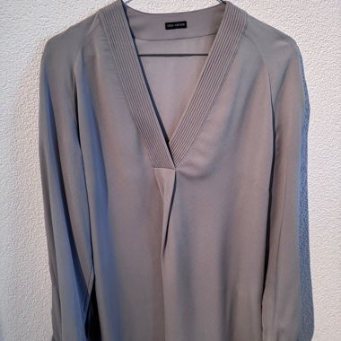 Grey Iris v. Arnim Blouse