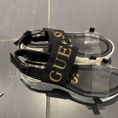 Sandalen guess