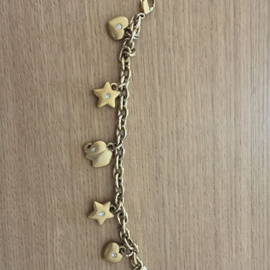 Goldenes Armband mit Anhänger 
