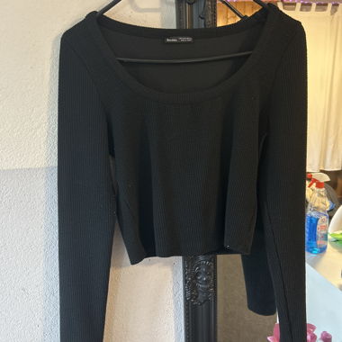 Schwarzer Crop-Top von Bershka