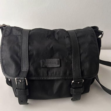 Borsa a tracolla nera in nylon e pelle