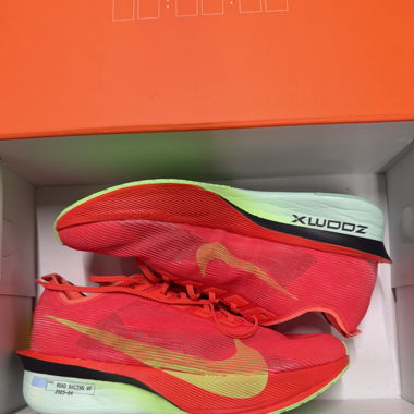 Nike ZoomX Vaporfly Next% 4 NEUVE