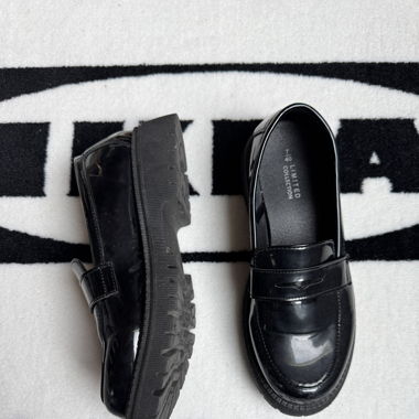Schwarze Lack Loafers