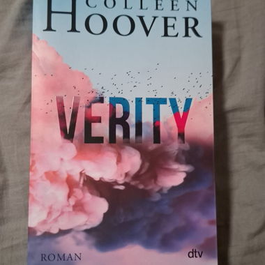 Book "Verity" by Colleen Hoover