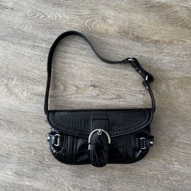 Schwarze Schultertasche