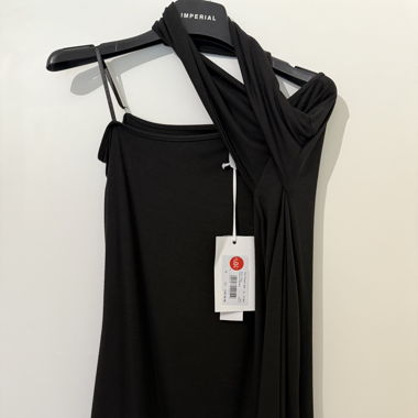 Maglia nera asimmetrica 