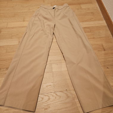 Beige weit geschnittene Freizeithose