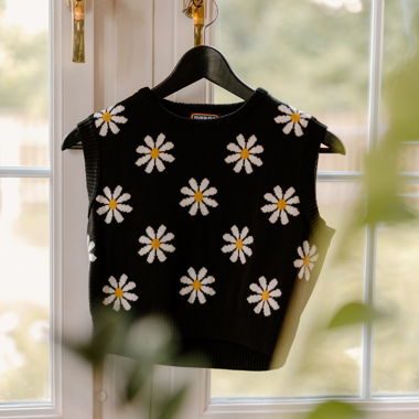 Run & Fly – Black Daisy Cropped Knitted Tank Top