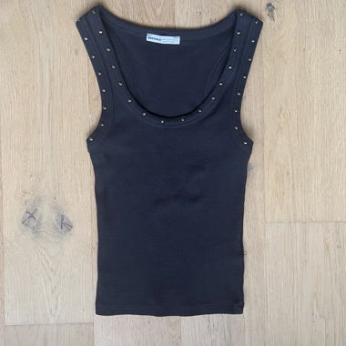 Top Senza Maniche Bershka con Borchie