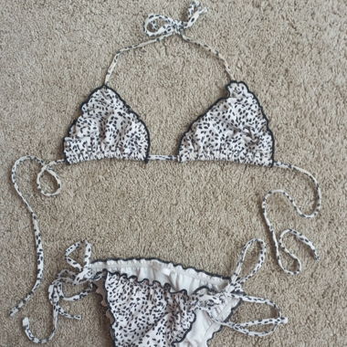 bikini weiss mit Punkten 