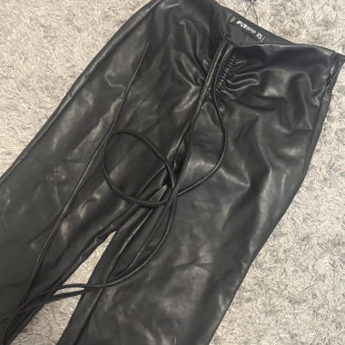 Schwarze Lederhose