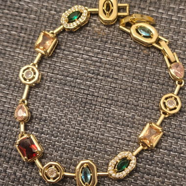 Bracciale con pietre preziose tono oro