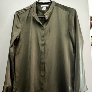 Olivengrüne Bluse