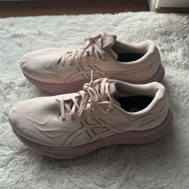Asics GT-2000 14 Shoes (worn 2x)
