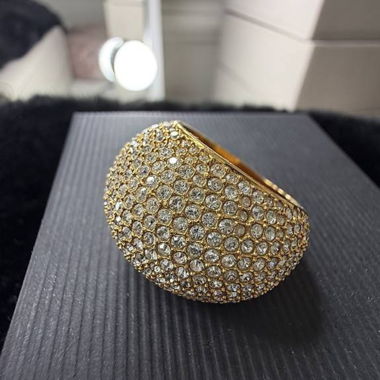 Bague en strass dorée