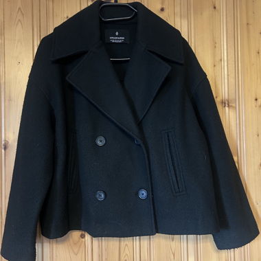 Short black coat Stradivarius
