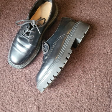 Schwarze Schnuerschuhe, EU 39
