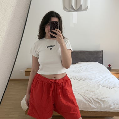 Roter Shorts