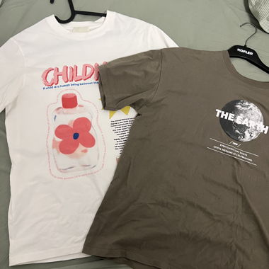 2 T-shirts graphiques