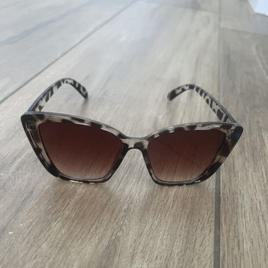 Sonnenbrille ungetragen 