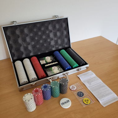 Brand New Poker or Blackjack Set & Bonus Chips