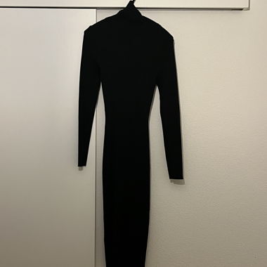 Black long dress with collar