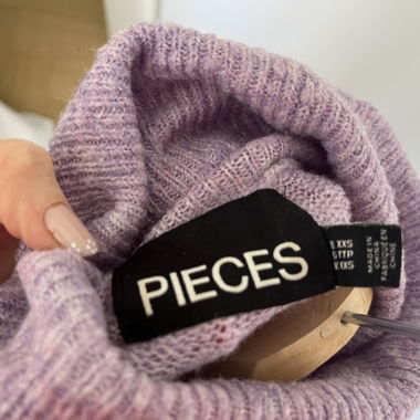 Lila Strickkleid von PIECES