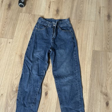 Dunkelblaue Jeans