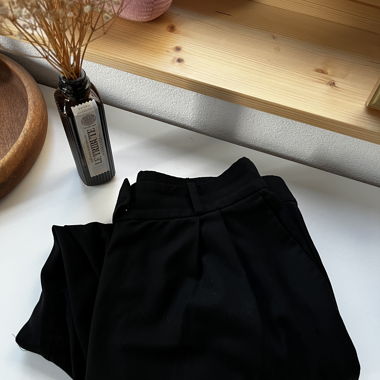 Black elegant trousers