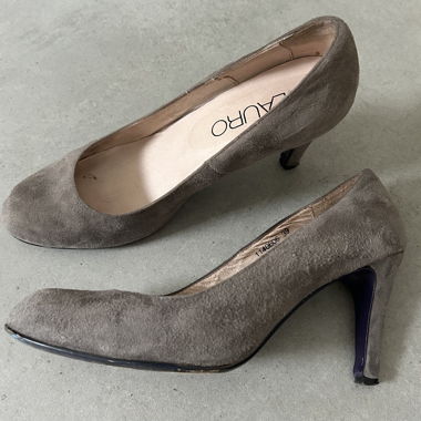 Escarpin en daim gris