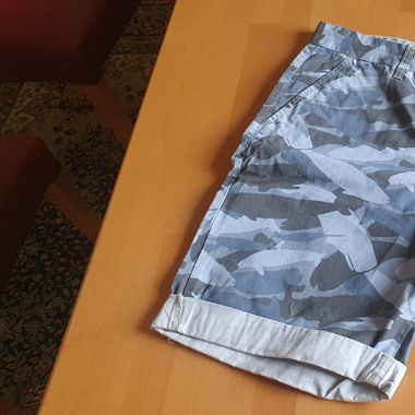 Sommerhose mit Fischen
