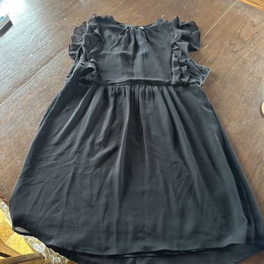 Schwarzes Kleid 