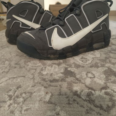 Nike Uptempo Grau 