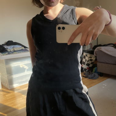 schwarzes Top