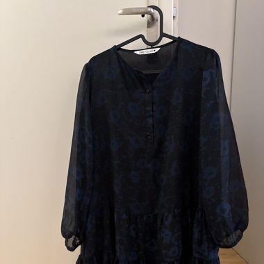 Dünnes Kleid in schwarz und blau (S)