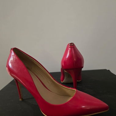 Guess heels